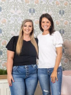 Eyelet Solid Top With Puffed Sleeves | S - L